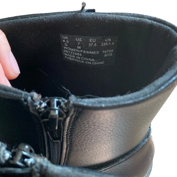 Clarks • Riddle Wonder Ankle Boots - Picture 9 of 9